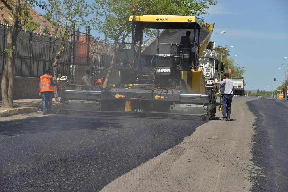 Diyarbakır’da Asfalt Çalışmaları Sürüyor