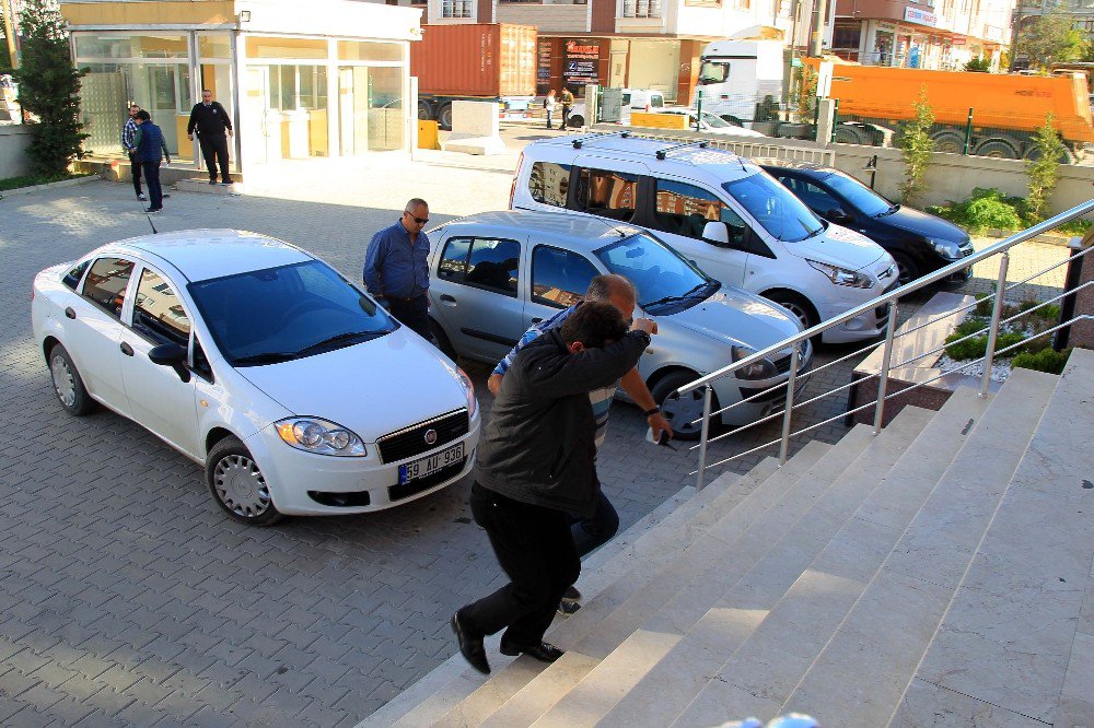 Sahte Kimlikle Telefon Almak İsterken Yakalandı