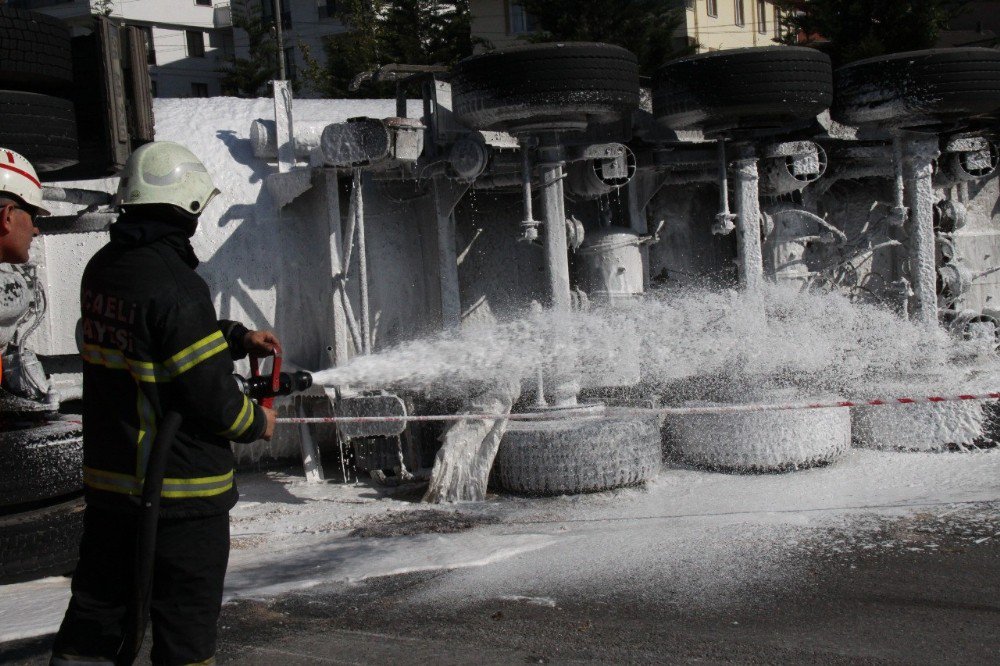 Sıvı Oksijen Yüklü Tır Devrildi: 1 Yaralı