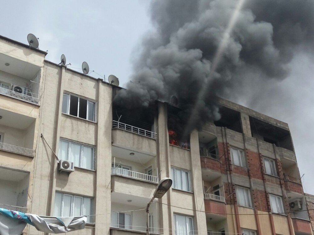 Apartmanda Çıkan Yangın Korkuttu