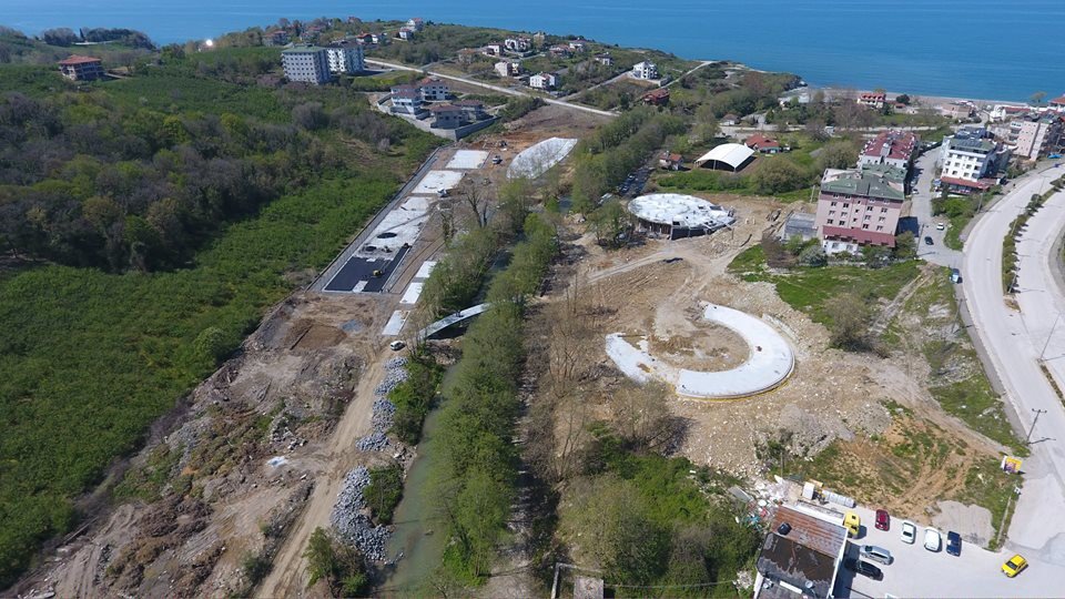 Akçakoca’da Yapımı Devam Eden Parkta Yok Yok