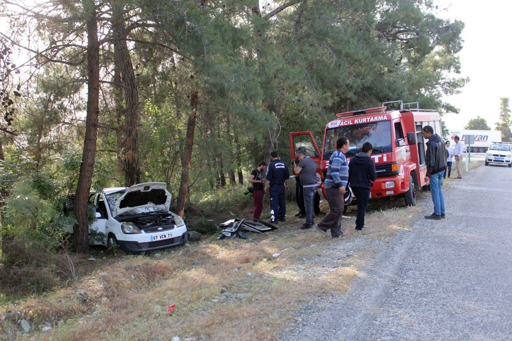 Takla Atan Otomobilde Sıkışan Sürücüyü İtfaiye Kurtardı