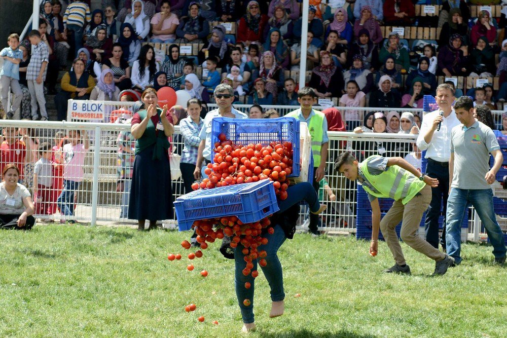 Kadınlar Kıyasıya Yarıştı