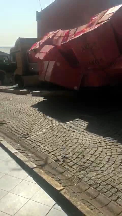 Beykoz’da Hazır Beton Kalıpları Yola Böyle Yıkıldı