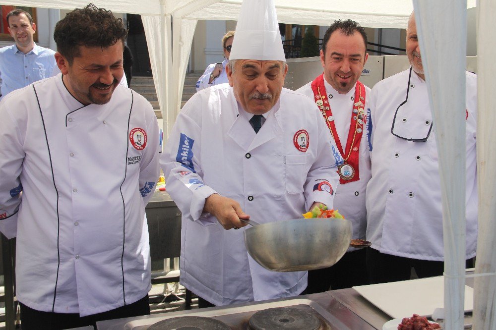 Başkan Yılmaz, Uluslararası Mutfak Günlerinde Hünerlerini Sergiledi