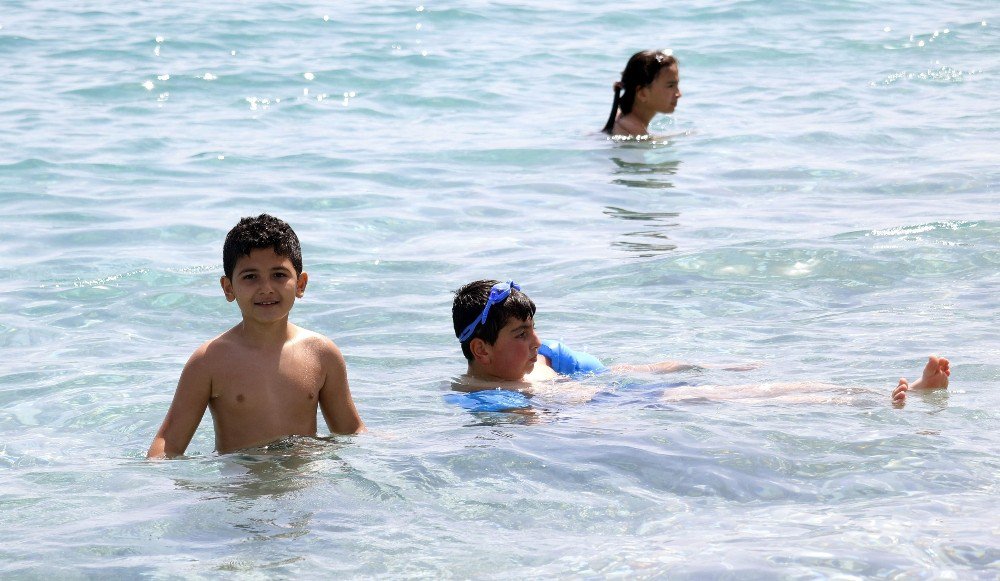 Antalya’da Sıcak Hava Bunalttı