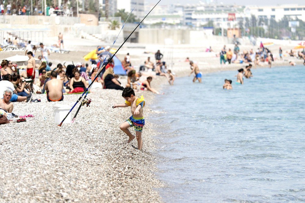 Antalya’da Sıcak Hava Bunalttı