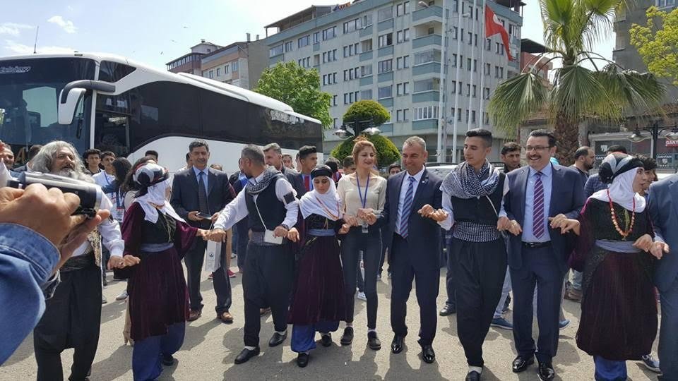 Genç, Mardinli Çocuklarla Buluştu