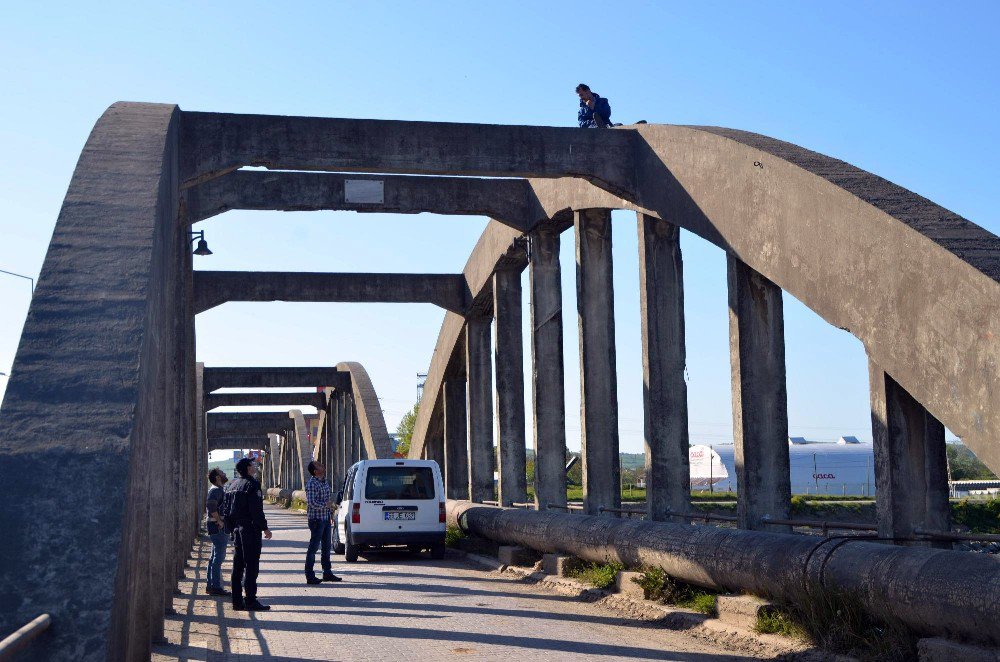 İntiharı Polis Önledi