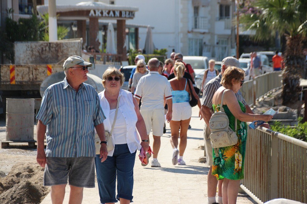 Bodrum’a Sezonun İlk Gemisi Geldi Bin 200 Yolcuyla Geldi