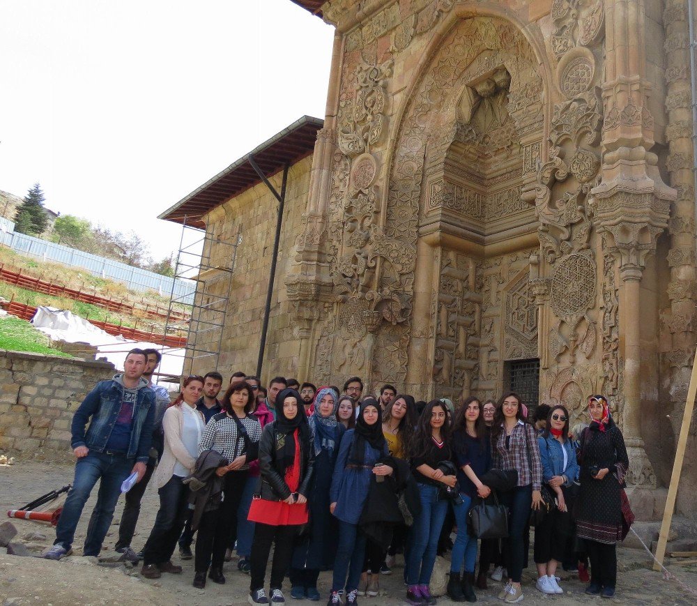 Cü Mimarlık Fakültesi Öğrencileri Divriği’yi Gezdi