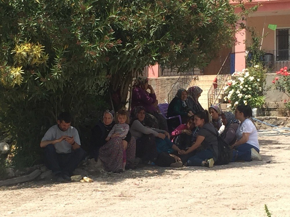 Adana’da Vahşet: İki Kardeşini Ve Yengelerini Öldürdü