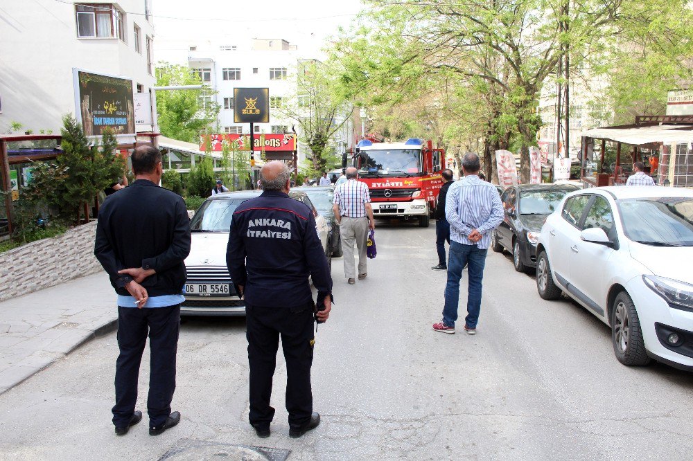 Başkent’te Metruk Binada Çıkan Yangın Paniğe Neden Oldu