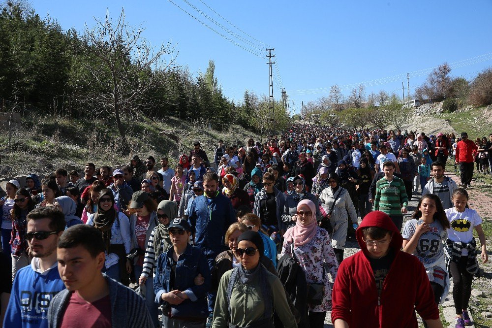 Büyükşehir’in Sağlıklı Yaşam Yürüyüşü’ne 3 Bin Kişi Katıldı