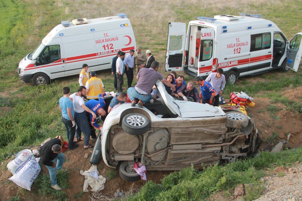 Elazığ’da Otomobil Şarampole Uçtu: 2 Ölü, 3 Yaralı