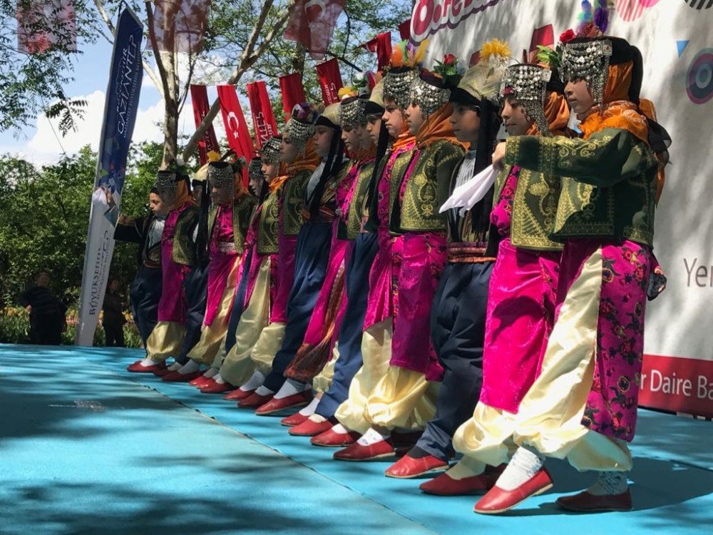 Geleneksel Türk Halkoyunları Şenliği Başladı