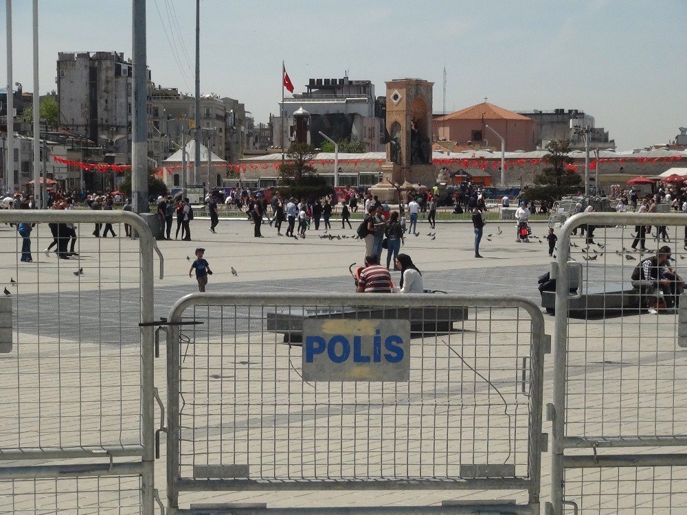 Taksim Meydanı Bariyerlerle Kapatıldı