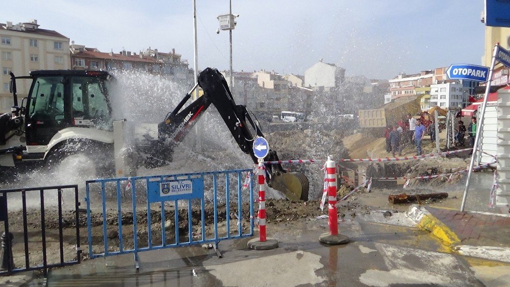 Dikkatsiz Operatör Su Borusunu Patlattı