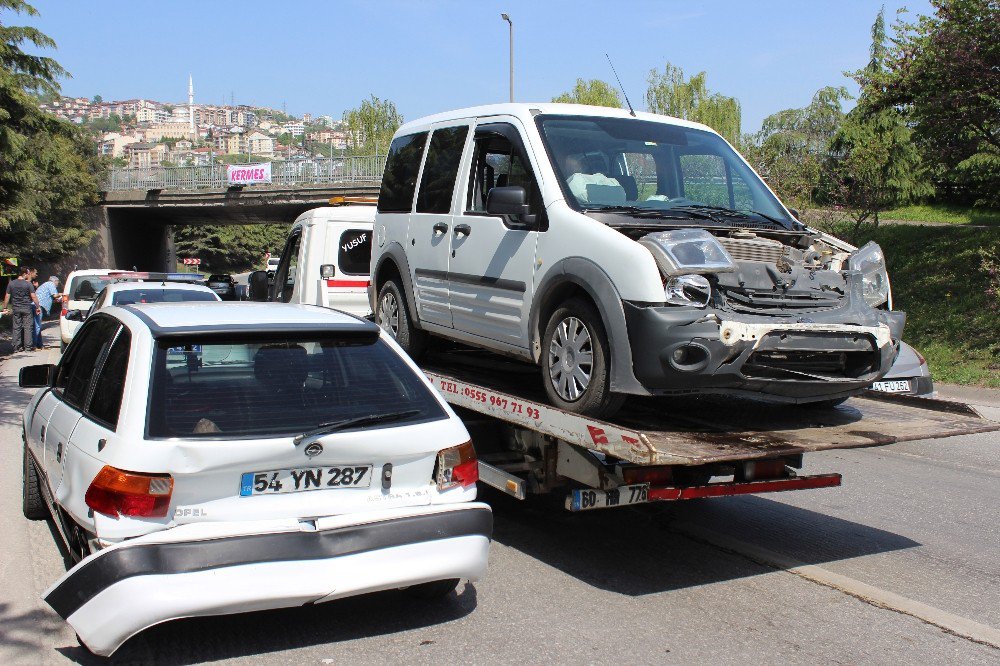 Kocaeli’de 4 Araç Birbirine Girdi