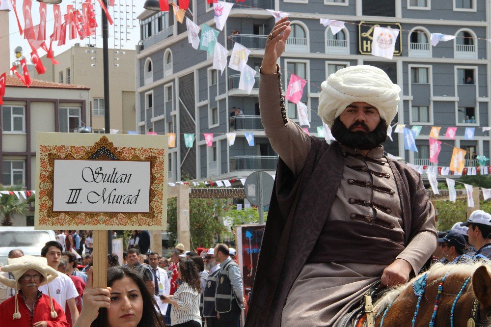 477. Mesir Macunu Festivali Kortej Yürüyüşüyle Başladı