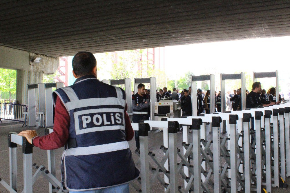 1 Mayıs Emek Ve Dayanışma Günü Başkent’te Şenlik Havasında Kutlandı