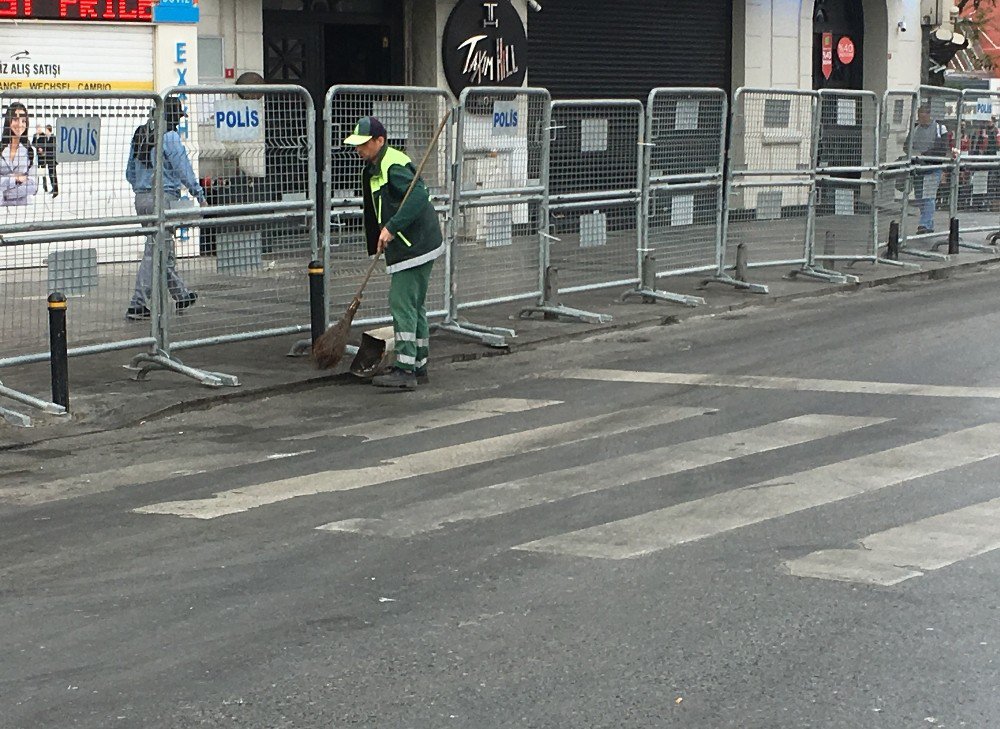 Temizlik İşçileri 1 Mayıs’ta Da Görevinin Başında