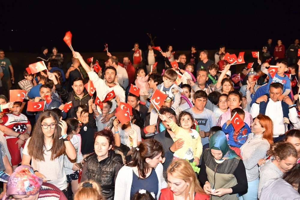 Balık Avı Kampında Coşkulu Gece