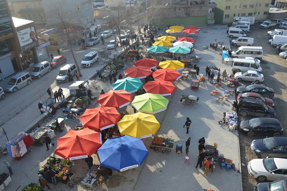 Başkan Vekili Akhan’dan Pazar Esnafına Ziyaret