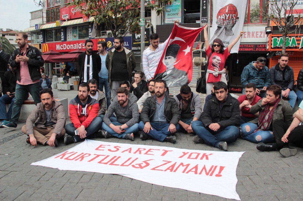 Beşiktaş’ta Oturma Eylemi Yapan Gruba Polis Müdahalesi