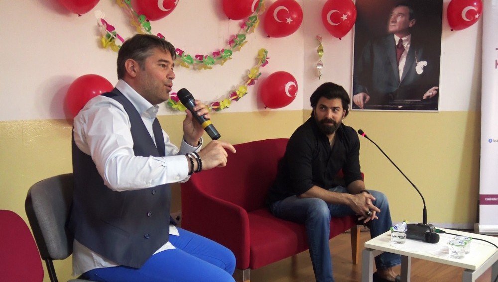 Öğrencilerden Kırmızı Sedir Söyleşilerine Yoğun İlgi