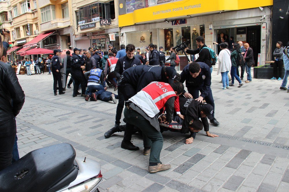 Taksim Meydanı’na Çıkmaya Çalışan Gruba Polis Müdahale Etti