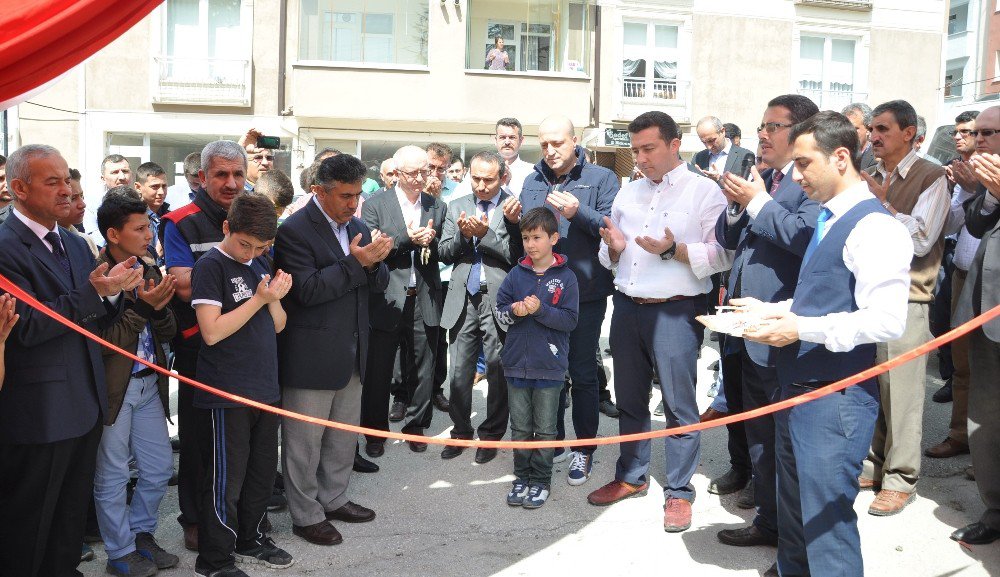 Bozüyük’te Öğrenciler Yararına Kermes Açıldı