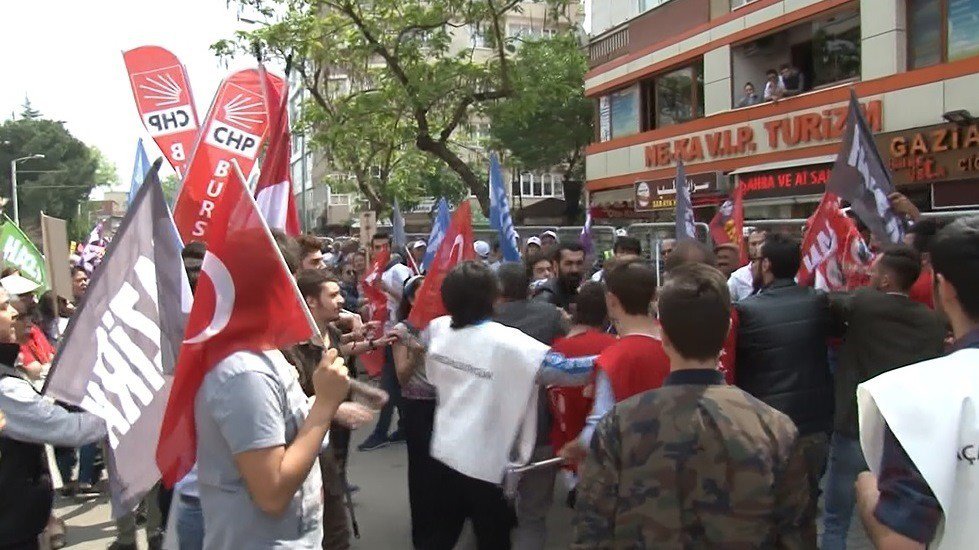 Bursa’da 1 Mayıs Yürüyüşünde Kavga Çıktı