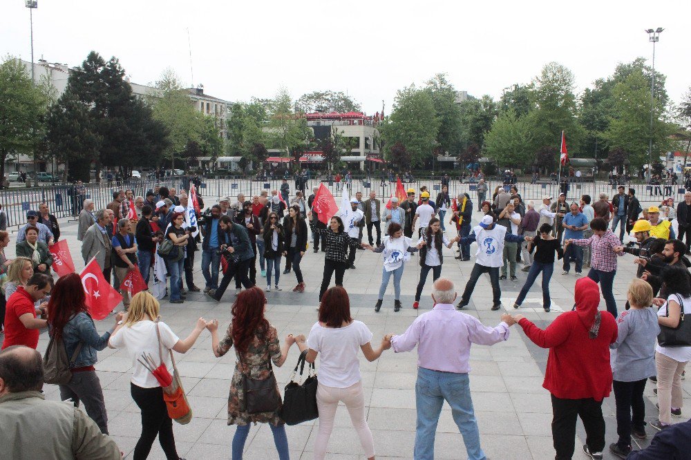 Düzce’de 1 Mayıs Kutlamalarına Katılım Az Oldu