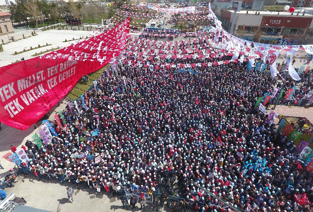 Erzurum’da 1 Mayıs Coşkusu Havadan Görüntülendi