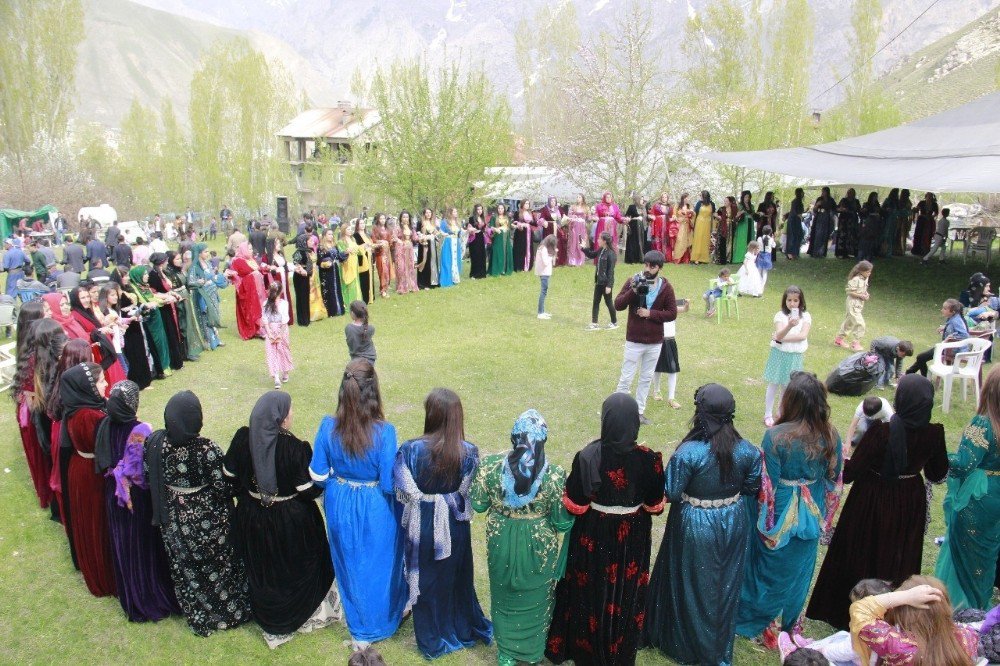 Hakkarili Plastik Cerrah Uzmanına Görkemli Düğün