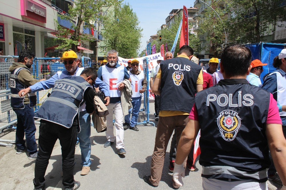 1 Mayıs İşçi Bayramı Malatya’da Halay Çekilerek Kutlandı