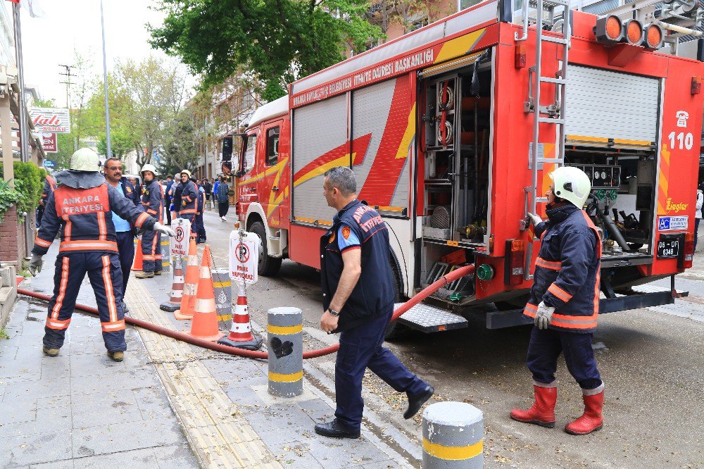 İçişleri Bakanlığı Ek Hizmet Binası Yanında Yangın Paniği