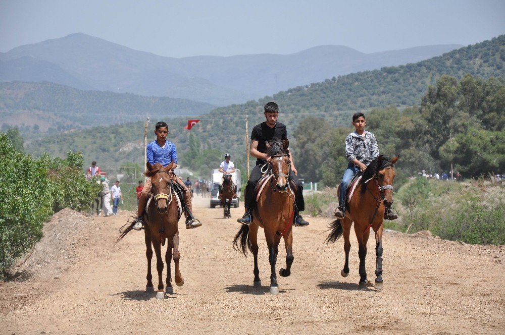 Köşk’te 3. Geleneksel Rahvan At Yarışları Renkli Geçti