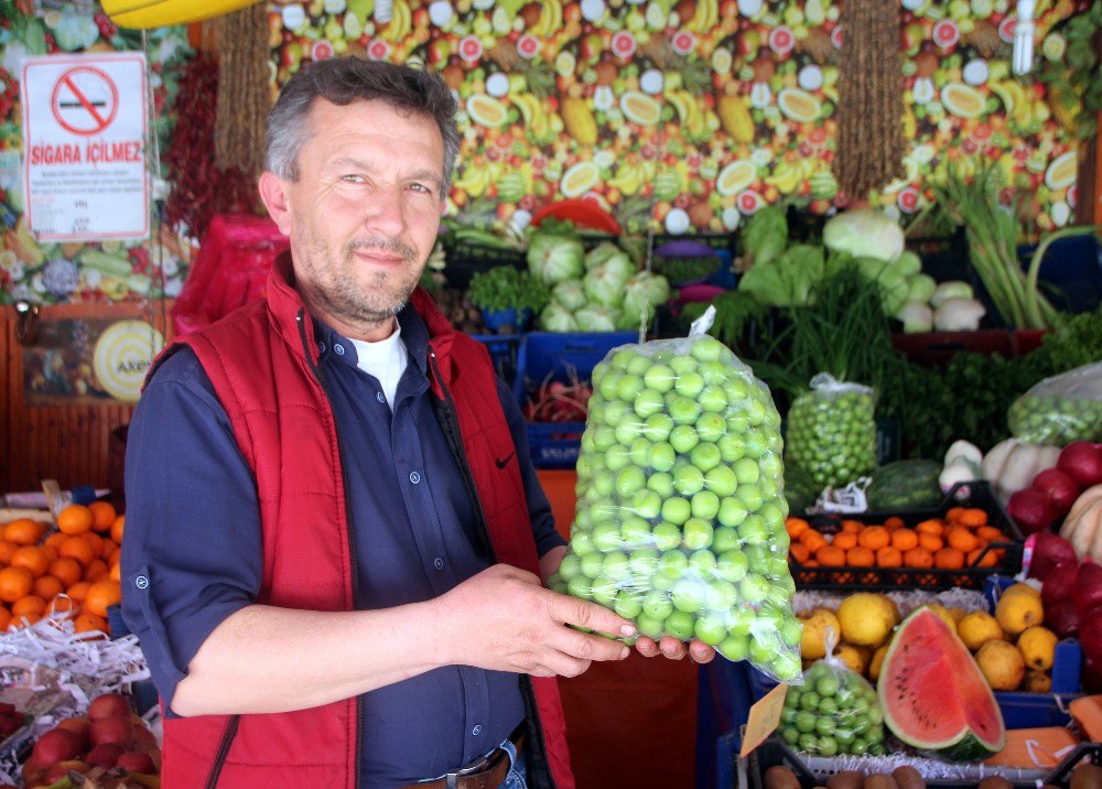 Papaz Eriği Kilosu 20 Tl’den Tezgahlarda Yerini Aldı