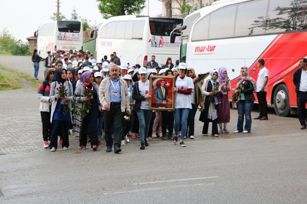 Derikli Öğrencilerden Şehit Kaymakam Safitürk’ün Mezarına Ziyaret