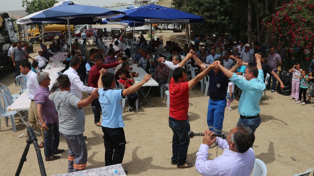 Mut’ta Belediye İşçilerinin Bayram Coşkusu