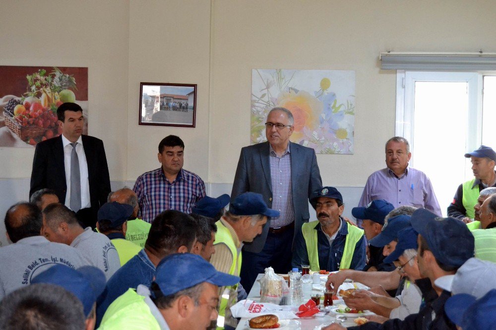 Salihli Belediyesinden İşçilere 1 Mayıs Kahvaltısı