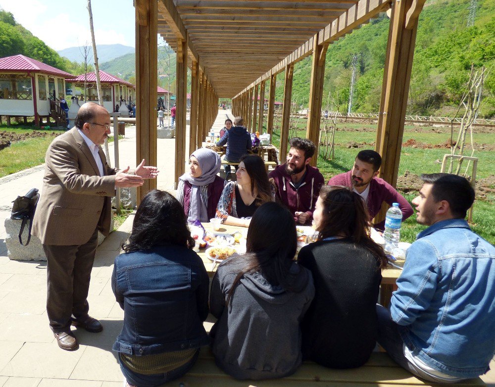 Başkan Gümrükçüoğlu, Hemşehrilerinin Sorularını Yanıtladı