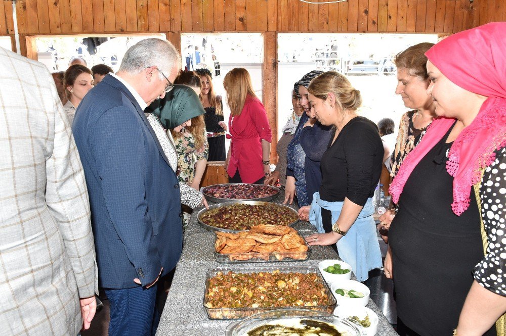 Vali Tuna Meyve Yemekleri Festivaline Katıldı