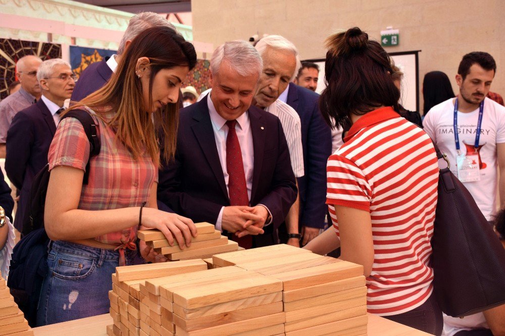 ’Matematiğin Gözünden Imagınary’ Sergisi Anadolu Üniversitesinde