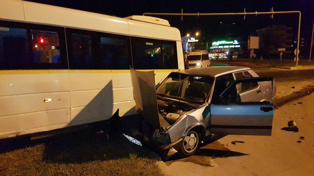 Manavgat’ta Trafik Kazası: 2 Yaralı