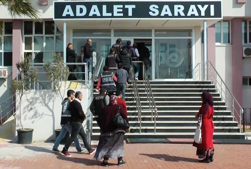 Balıkesir’de İnsan Kaçakçıları Tutuklandı