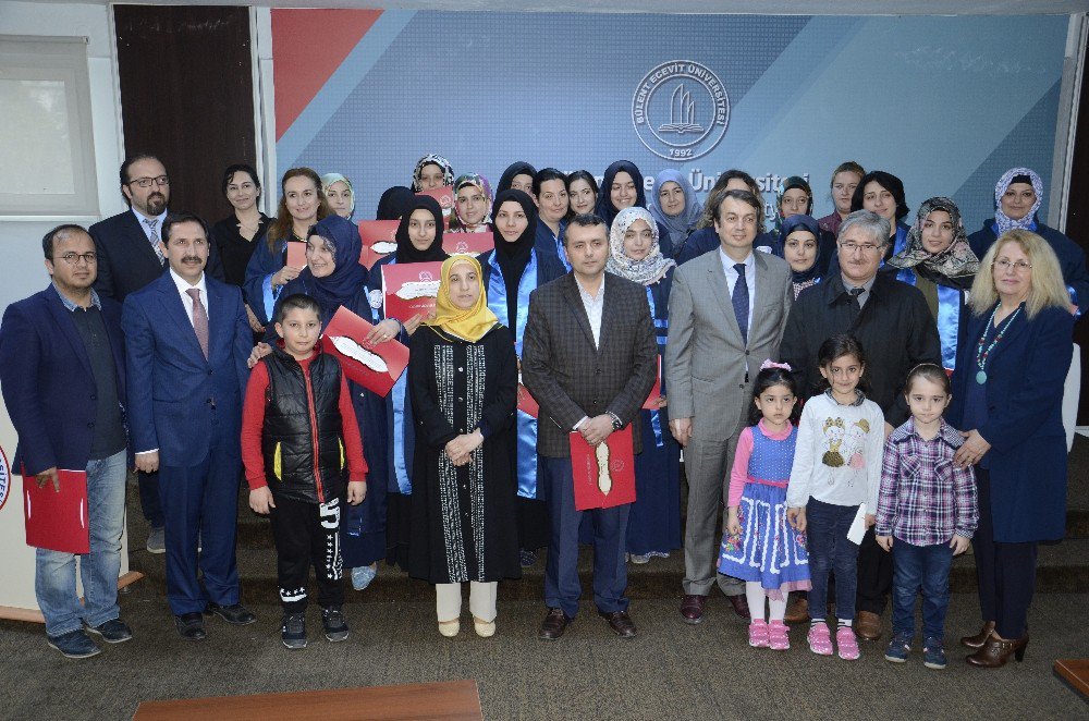 Anne Üniversitesi İlk Mezunlarını Verdi