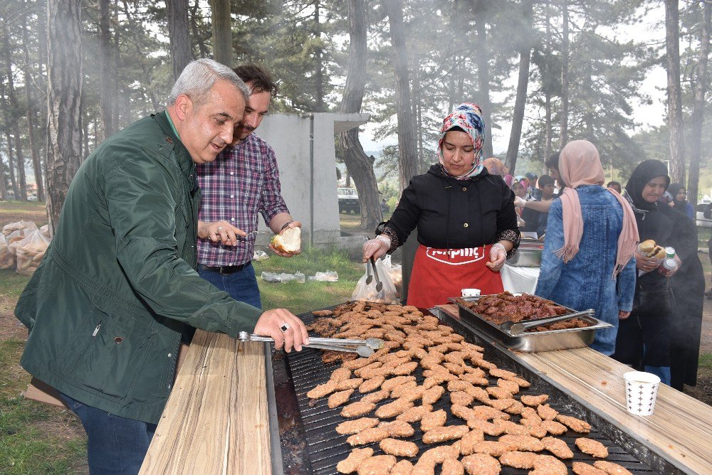 Dursunbey Belediyesinden ‘Büyük Aile’ Pikniği